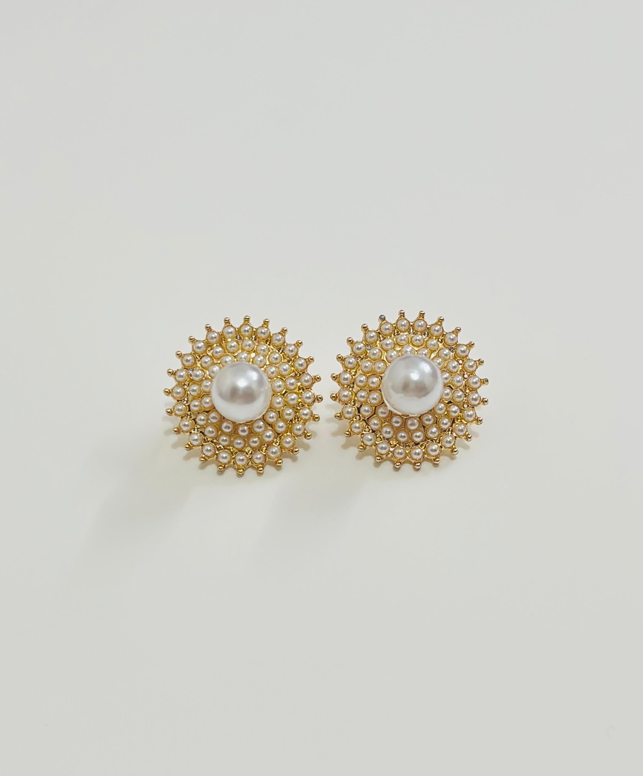 Queen's Pearl Stud Earrings