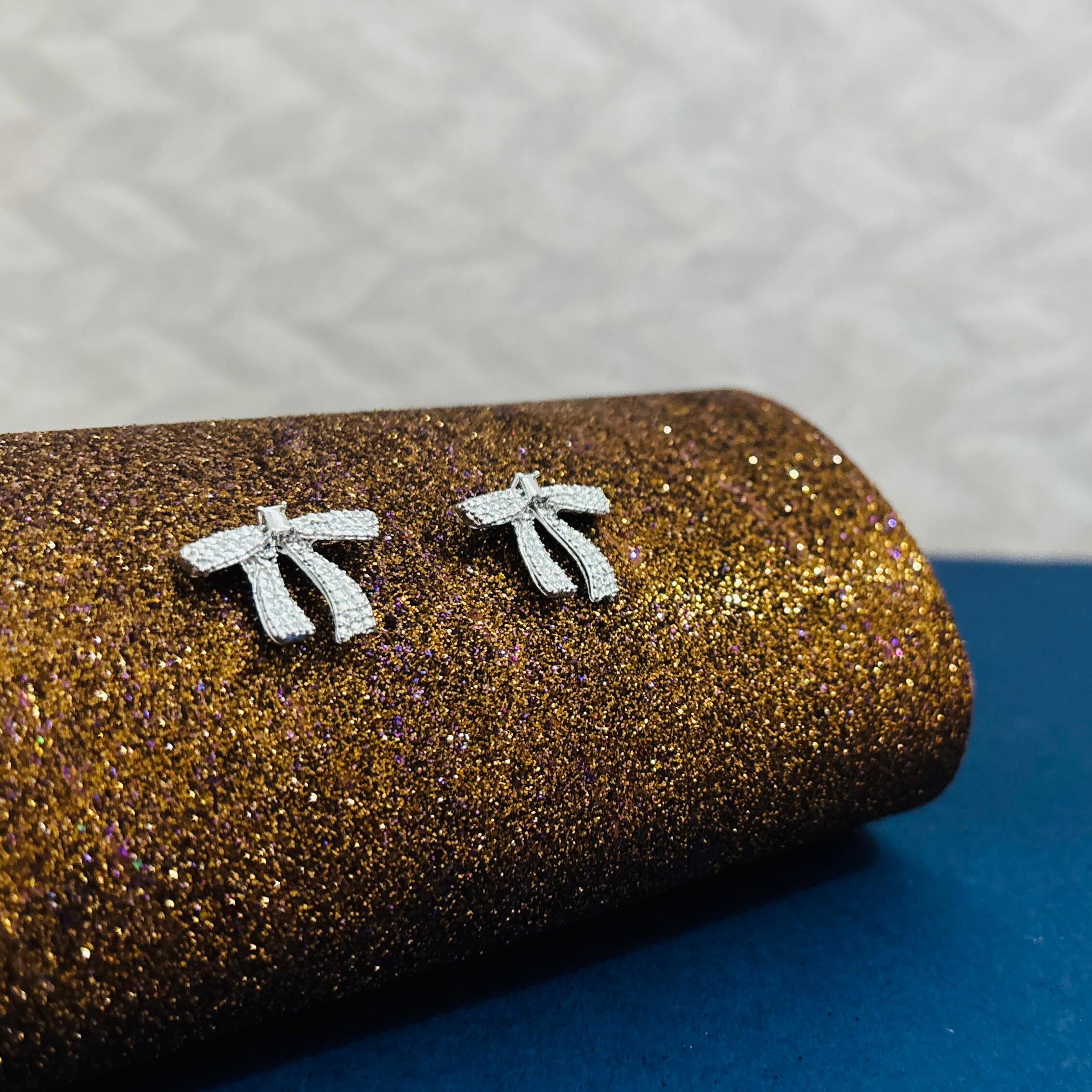 Sparkling Bow Studs